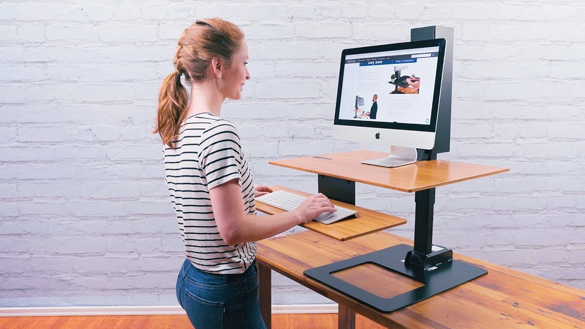 4. UPLIFT’S E7 ELECTRIC STANDING DESK CONVERTER